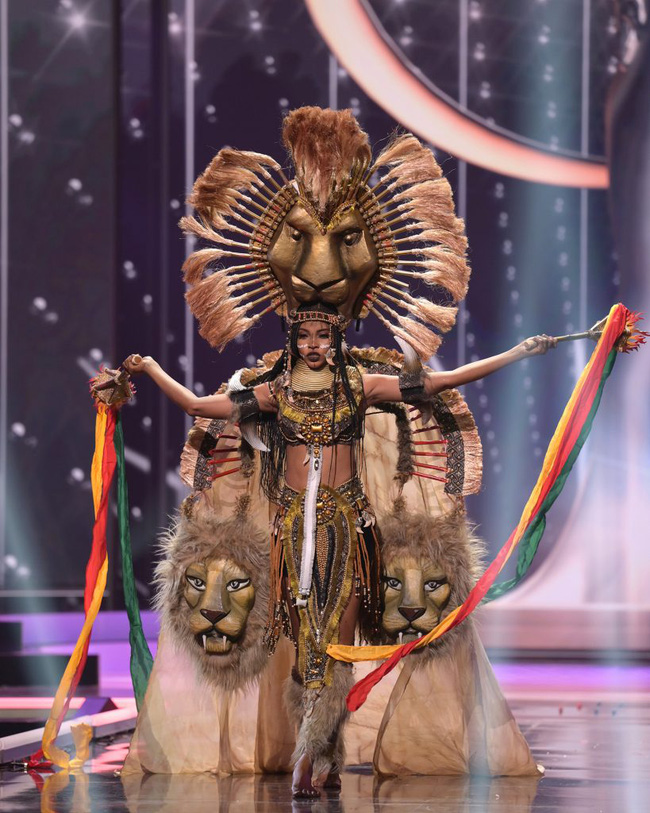 Chuyên trang sắc đẹp công bố 10 trang phục dân tộc đẹp nhất Hoa hậu Hoàn Vũ 2020-1