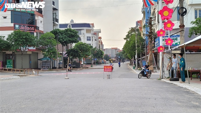 Ổ dịch lớn nhất Bắc Ninh vắng lặng chưa từng thấy trong cao điểm chống COVID-19-13