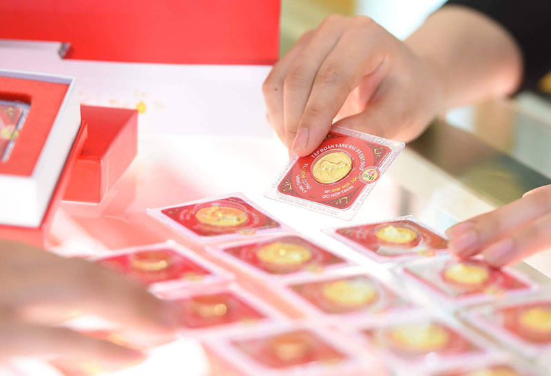 Giá vàng hôm nay 15/5: Bất ngờ leo dốc cuối tuần-1