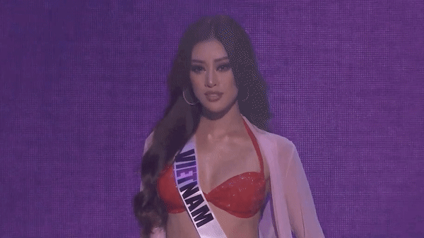 Bán kết Miss Universe 2020: Khánh Vân trổ tài catwalk cực đỉnh trong váy dạ hội nổi bần bật chặt đẹp” đối thủ, loạt nàng hậu gặp sự cố!-10