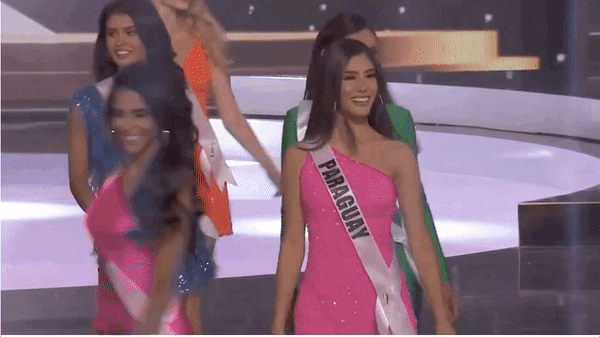 Bán kết Miss Universe 2020: Khánh Vân trổ tài catwalk cực đỉnh trong váy dạ hội nổi bần bật chặt đẹp” đối thủ, loạt nàng hậu gặp sự cố!-25