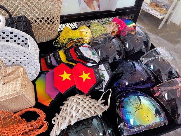 3 chiến thuật thời trang cao tay của Khánh Vân tại Miss Universe: Dân tình vừa tự hào lại vừa đồng cảm-6