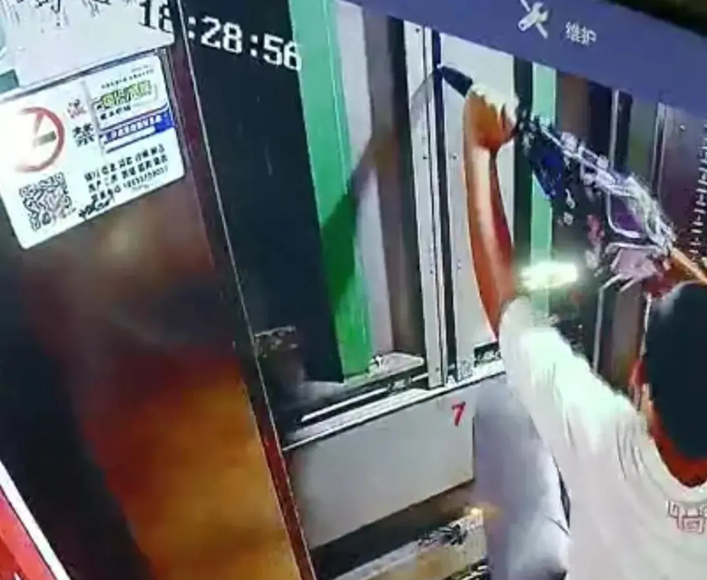 Từ vụ cậu bé 13 tuổi chết thương tâm khi tìm cách thoát khỏi thang máy gặp nạn: Dạy trẻ những kỹ năng này khi gặp tình huống tương tự-2