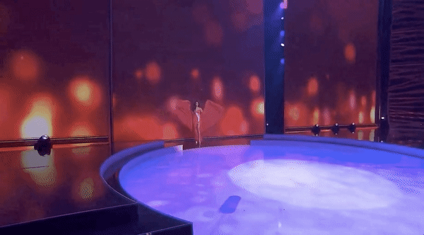 Bán kết Miss Universe 2020: Khánh Vân trổ tài catwalk cực đỉnh trong váy dạ hội nổi bần bật chặt đẹp” đối thủ, loạt nàng hậu gặp sự cố!-2