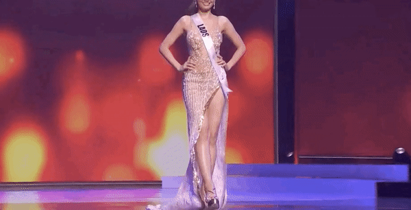 Bán kết Miss Universe 2020: Khánh Vân trổ tài catwalk cực đỉnh trong váy dạ hội nổi bần bật chặt đẹp” đối thủ, loạt nàng hậu gặp sự cố!-6