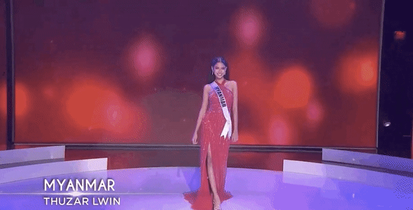 Bán kết Miss Universe 2020: Khánh Vân trổ tài catwalk cực đỉnh trong váy dạ hội nổi bần bật chặt đẹp” đối thủ, loạt nàng hậu gặp sự cố!-9
