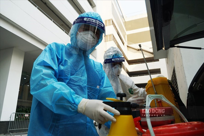 Từ vụ Giám đốc Hacinco làm lây lan dịch COVID-19: Tranh cãi chuyện có nên bắt buộc F0 phải trả chi phí cách ly cho F1?-1