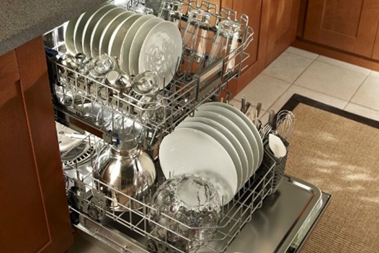 Các dụng cụ nấu nướng nghiêm cấm không được cho vào máy rửa bát nếu không muốn tốn tiền mua mới