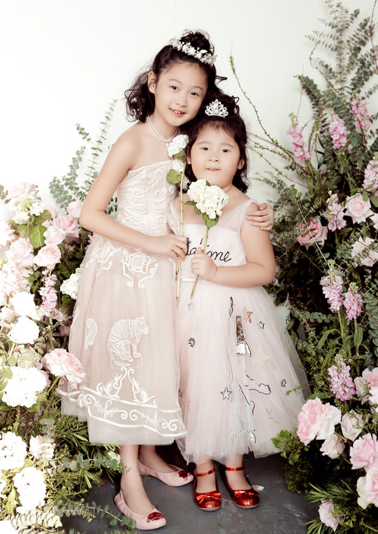 Hoa hậu Hương Giang nuôi con theo đúng kiểu mẹ bỉm hiện đại: Con gái lớn chân dài miên man, gái nhỏ bụ bẫm đáng yêu-3