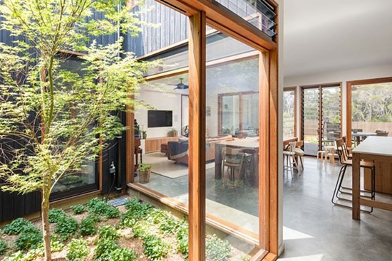 Thiết kế giếng trời cho biệt thự 74m2, kiến ​​trúc hiện đại tự nhiên đến mọi ngóc ngách