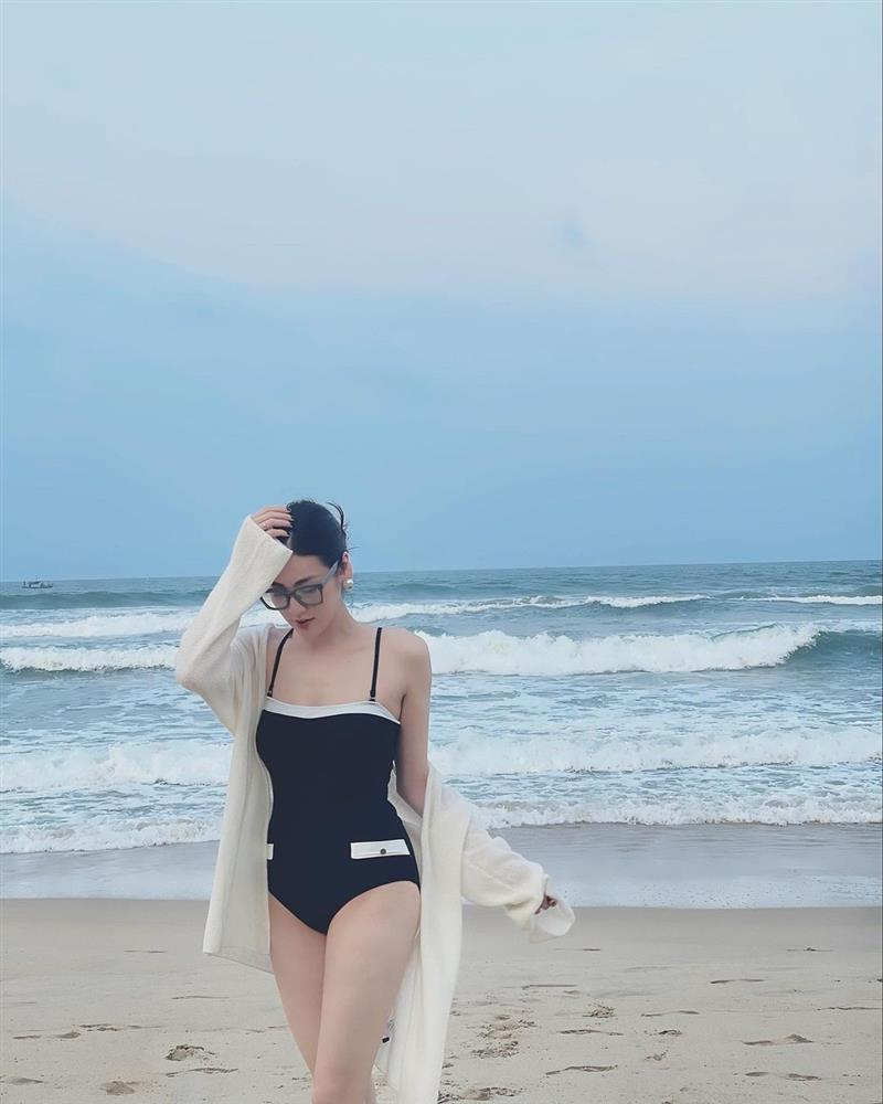 Không lên đồ kiểu phu nhân nhà siêu giàu, style của Tú Anh dạo này rất trẻ xinh nhờ loạt cách mix đơn giản-10