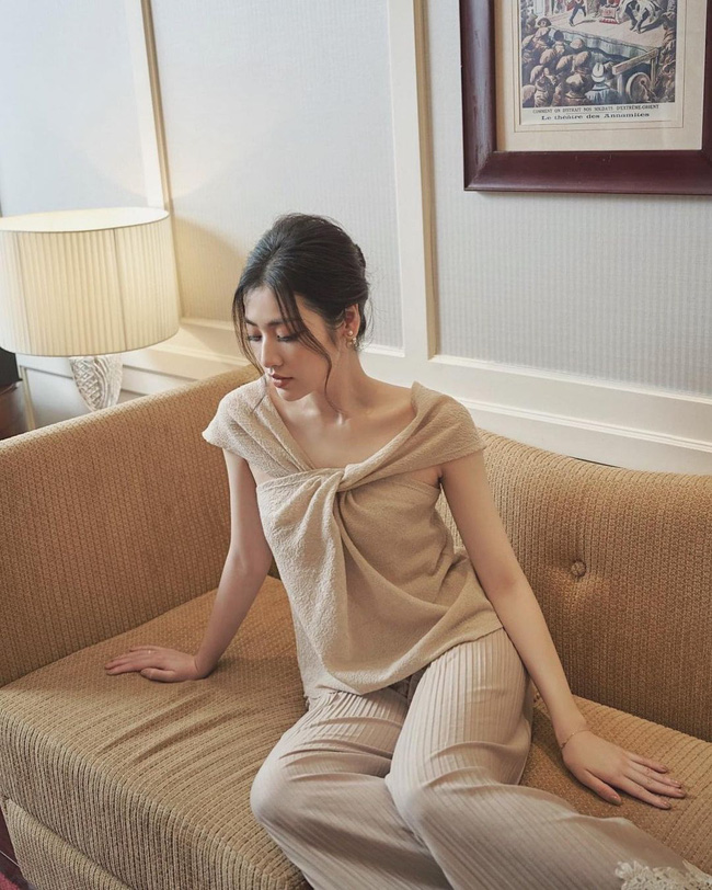 Không lên đồ kiểu phu nhân nhà siêu giàu, style của Tú Anh dạo này rất trẻ xinh nhờ loạt cách mix đơn giản-9