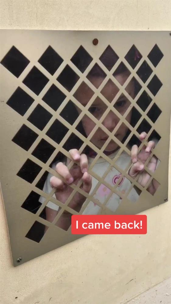 Thấy bé gái bị nhốt dưới hầm đang kêu cứu, cô gái đến gần mới vỡ lẽ sự thật nhưng quay clip đăng đàn thì được dân mạng khuyên báo cảnh sát ngay-3