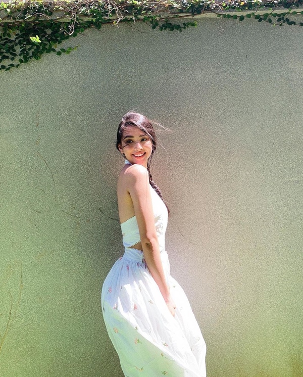 Mãn nhãn với 4 cách buộc tóc của sao Việt: Mùa hè áp dụng thì cực gọn mát, visual còn lên hương-18