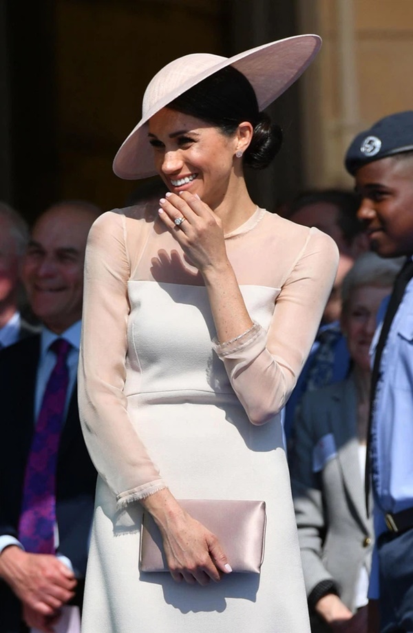 Màn trả thù cay đắng của Harry với cha đẻ thực tế là toan tính của Meghan Markle, một mũi tên trúng hai đích?-2