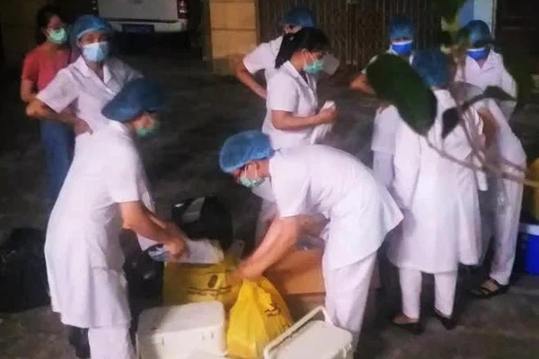 Thuê thợ tới làm cửa, người đàn ông 74 tuổi dương tính SARS-COV-2-1