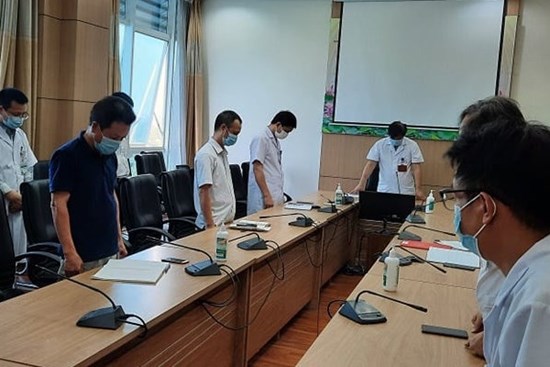 Bác sĩ BV Bệnh nhiệt đới Trung ương không thể về khi mẹ qua đời