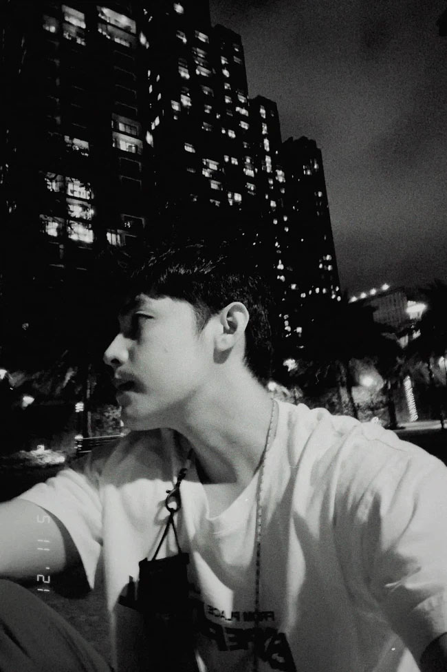 Sau Mai Phương Thúy, Noo Phước Thịnh cũng đăng trạng thái buồn bã cô đơn, cần một người bên cạnh-1