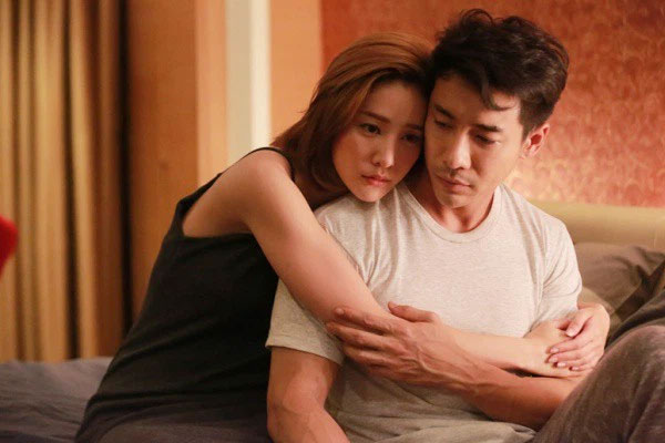 Chồng đi làm xa mang về cho vợ sổ tiết kiệm 1 tỷ, chưa kịp mừng thì anh ta đưa ra đề nghị sốc óc-1