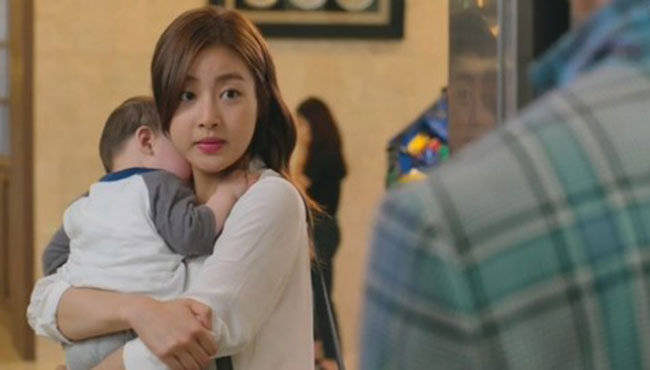 Nhặt được đứa trẻ bị bỏ rơi trước cửa nhà 8 năm trước, khi thằng bé lớn lên, tôi mới biết đó là con ruột của chồng-1