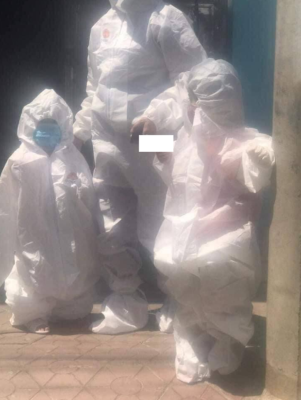 Hình ảnh những em nhỏ trong khu cách ly ở Bắc Giang: Trời nóng nực vẫn mặc bộ đồ bảo hộ rộng thùng thình, ánh mắt ngơ ngác nhìn mà thương-3