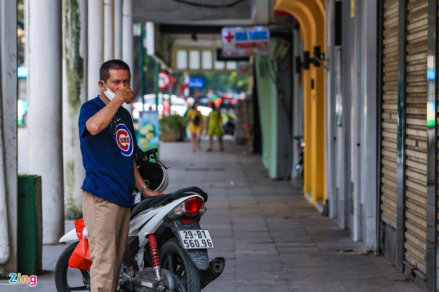 Phố phường Hà Nội vắng vẻ-5