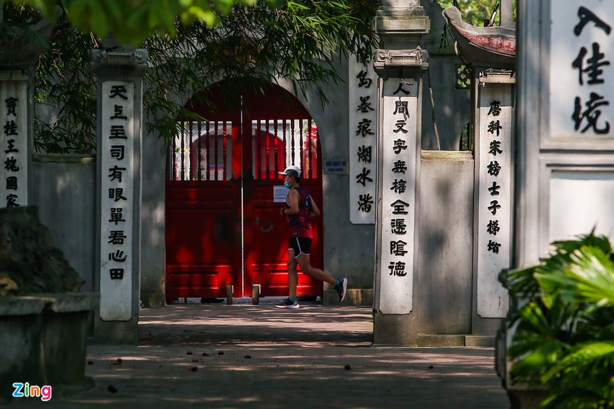 Phố phường Hà Nội vắng vẻ-6