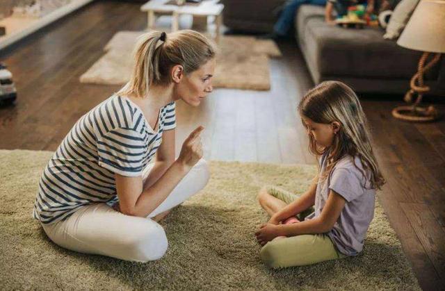 Khi bị&nbsp;mắng mỏ, tại sao trẻ luôn cúi đầu không nói gì? Hóa ra đây là cơ chế tự&nbsp;bảo vệ, cha mẹ đừng kích động mà làm&nbsp;tổn thương con-1