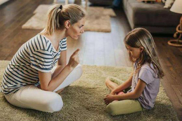 Bé 5 tuổi đã bị thoái hóa đốt sống cổ: Báo động tình trạng trẻ nghiện” sử dụng các sản phẩm điện tử đặc biệt là trong thời kỳ nghỉ dịch-5