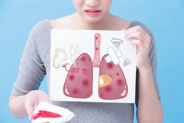 2 vợ chồng cùng mắc ung thư phổi, nguyên nhân chính là do thói quen tai hại của người chồng trước khi đi ngủ-1