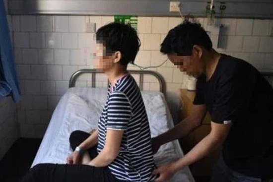 2 vợ chồng cùng mắc ung thư phổi, nguyên nhân chính là do thói quen tai hại của người chồng trước khi đi ngủ