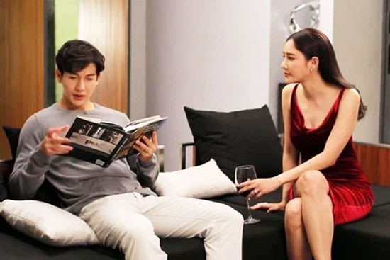 Kết hôn nhưng vẫn canh cánh bóng hình khác, chồng đờ đẫn chứng kiến cảnh tượng ở buổi họp lớp, về nhà cuống quýt giữ vợ