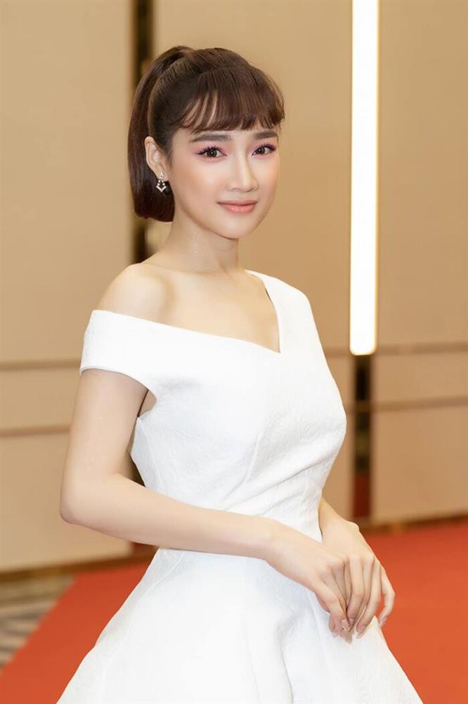 Nhã Phương có thù với tóc mái lắm, 5 lần 7 lượt để mà đều bị dìm vô tận-14