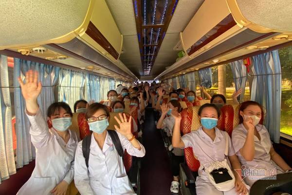 7 tiếng không ngơi nghỉ của thầy trò trường y tại điểm nóng Bắc Giang-4