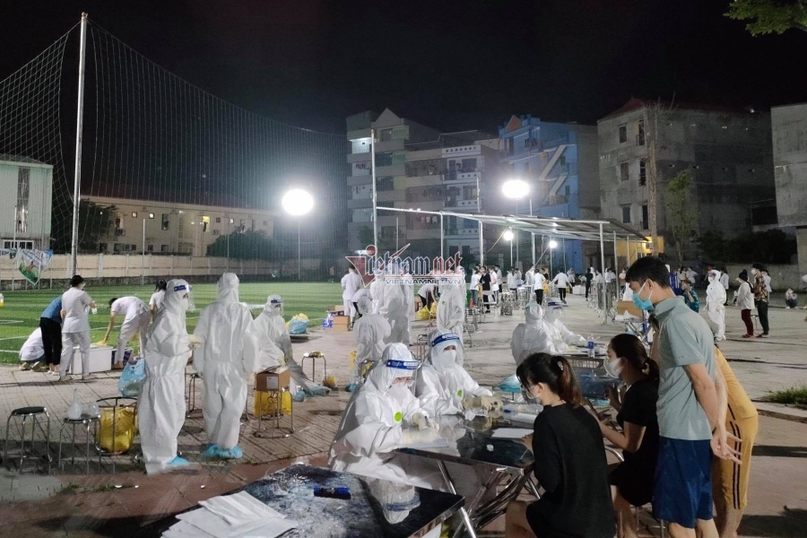 7 tiếng không ngơi nghỉ của thầy trò trường y tại điểm nóng Bắc Giang-5