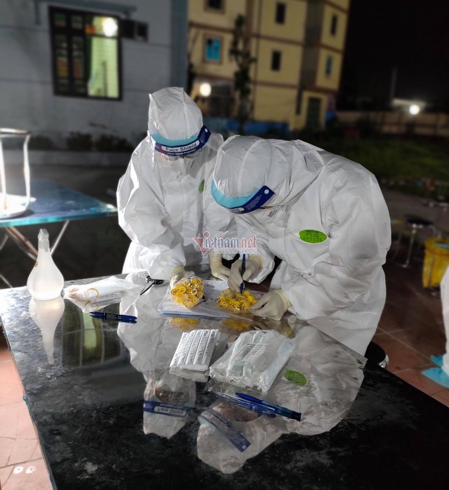 7 tiếng không ngơi nghỉ của thầy trò trường y tại điểm nóng Bắc Giang-1