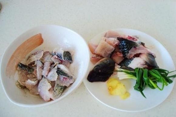 Thứ mà mùi tanh sợ nhất không phải là hành lá và gừng, mà là thứ này, thêm một ít khi nấu cá, cá thơm và ngon hơn-2