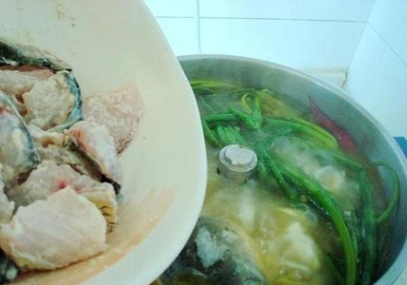 Thứ mà mùi tanh sợ nhất không phải là hành lá và gừng, mà là thứ này, thêm một ít khi nấu cá, cá thơm và ngon hơn-7