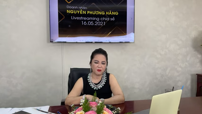 Bà Nguyễn Phương Hằng: Tôi sẽ lấy Hồng Vân ra thí điểm để làm gương cho nghệ sĩ khác-1