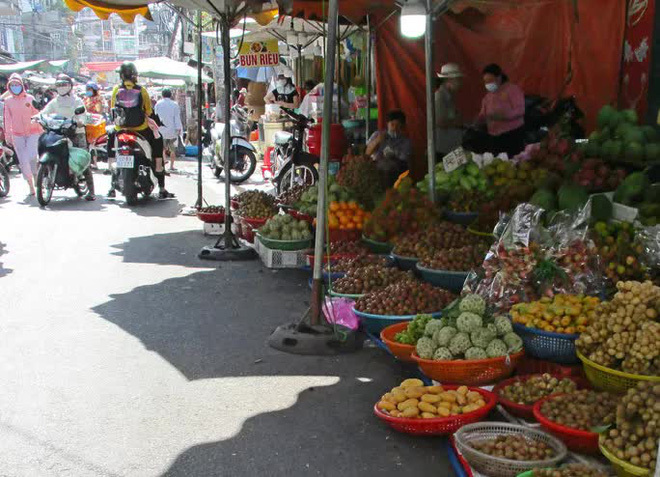 Nghịch lý xoài mút Trung Quốc bán chạy giữa lúc xoài Việt Nam thu hoạch rộ-2