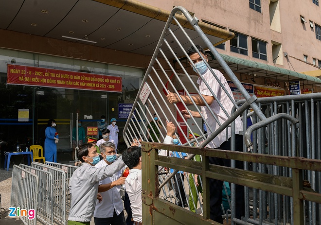 Lý do chưa phong tỏa tòa R2B ở Royal City-1