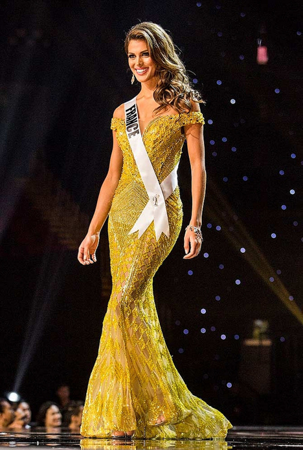 Khánh Vân mặc váy Tái Sinh” tại chung kết Miss Universe 2020, netizen thắc mắc 1 điều về đôi giày-8