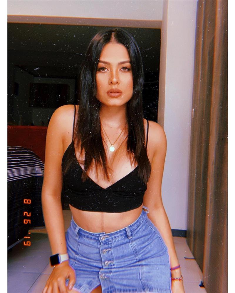 Style đời thường của Tân Hoa hậu Hoàn vũ Mexico: Chuẩn bánh bèo chúa khi diện toàn váy áo hoa lá hẹ-16