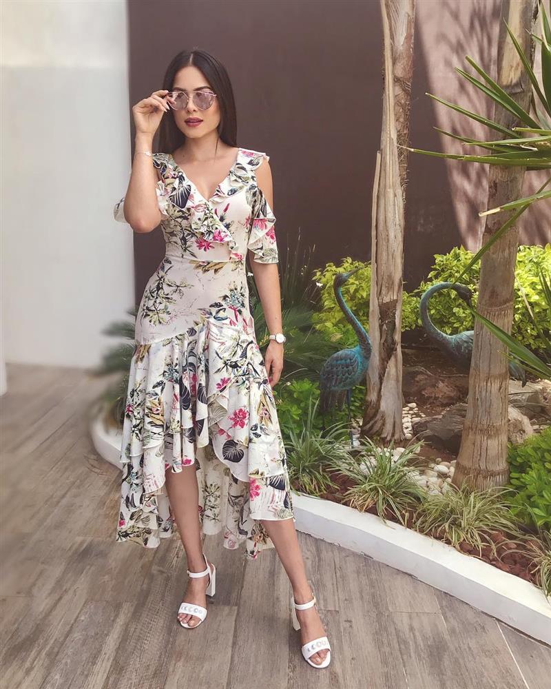 Style đời thường của Tân Hoa hậu Hoàn vũ Mexico: Chuẩn bánh bèo chúa khi diện toàn váy áo hoa lá hẹ-7