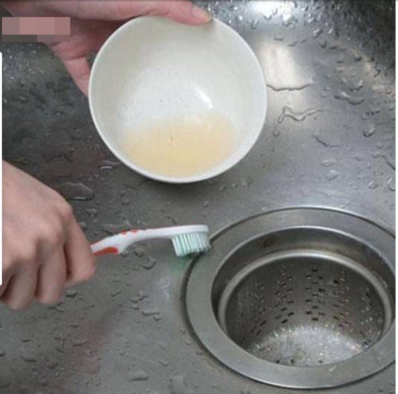 Đường ống nước của chậu rửa bị tắc và tích tụ dầu, mách bạn mẹo nhỏ để khử mùi và khử độc hiệu quả lại không hề tốn kém-5