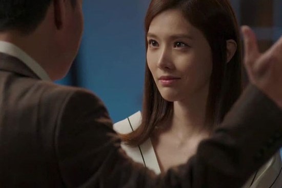 Ăn một cái tát vì bắt chồng 