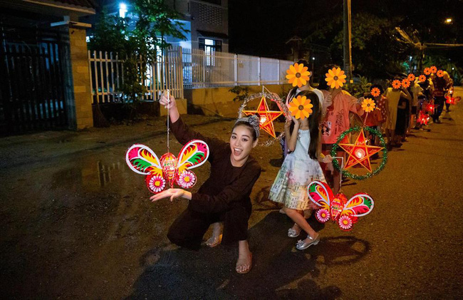 Khánh Vân từng trả lời: Em chẳng có gì ngoài một trái tim yêu thương, xem cách bố mẹ dạy mới hiểu tại sao hoa hậu luôn được khen đẹp cả người cả nết-8