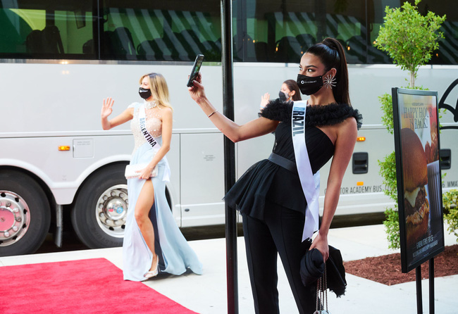 Á hậu 1 Miss Univese 2020 từng diện bộ quốc phục nhức nhối, hành trang chinh chiến chỉ hơn 10 bộ đồ-9