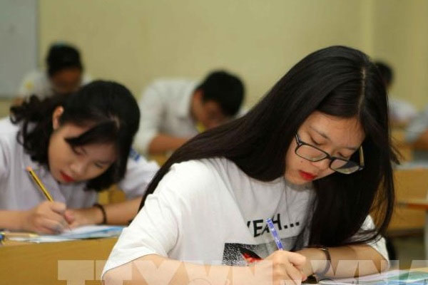 Viết vài dòng vào bài kiểm tra Toán, nam sinh khiến cô giáo tăng xông, cho ngay điểm 0 cùng lời phê: Em thấy xứng đáng chứ?-2