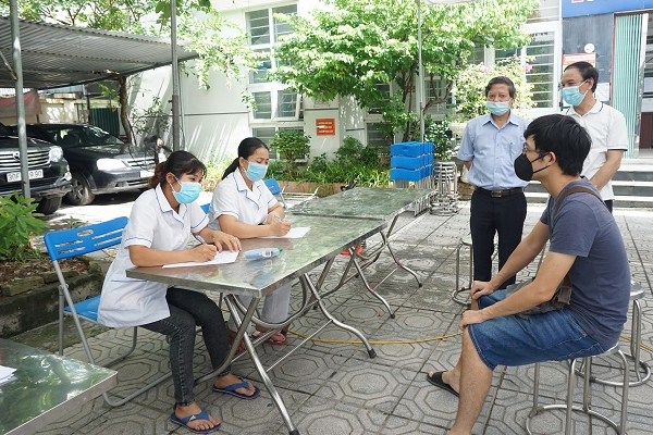 KHẨN: Đà Nẵng tìm người đến giao dịch tại ngân hàng có liên quan ca dương tính SARS-CoV-2-2